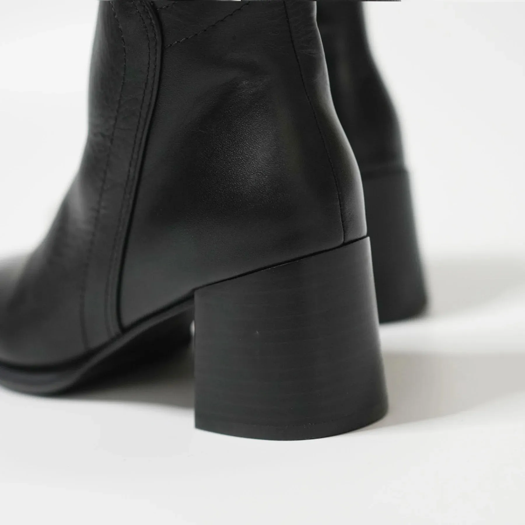 FW23 737033 | Oli | Yuko Imanishi 