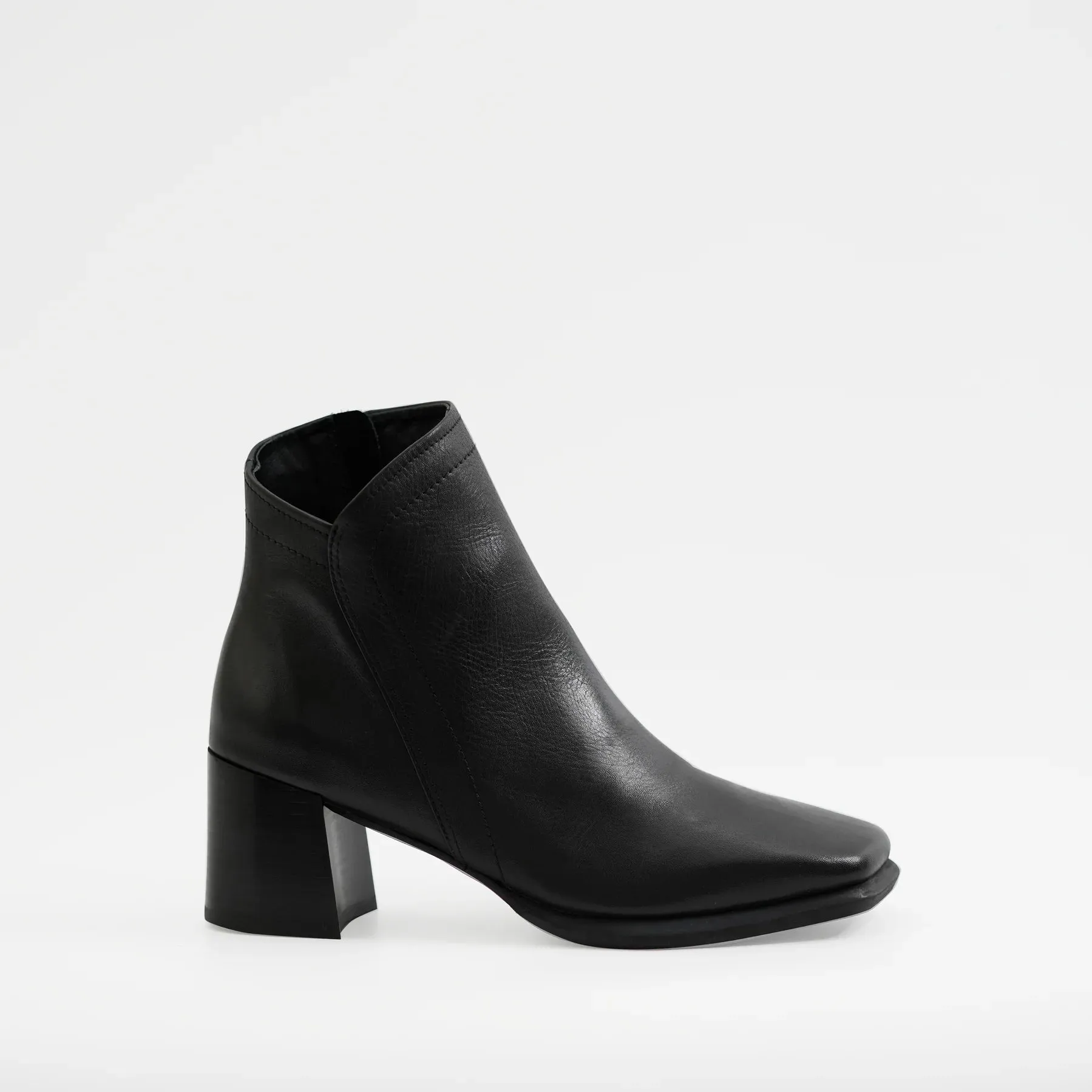 FW23 737033 | Oli | Yuko Imanishi 