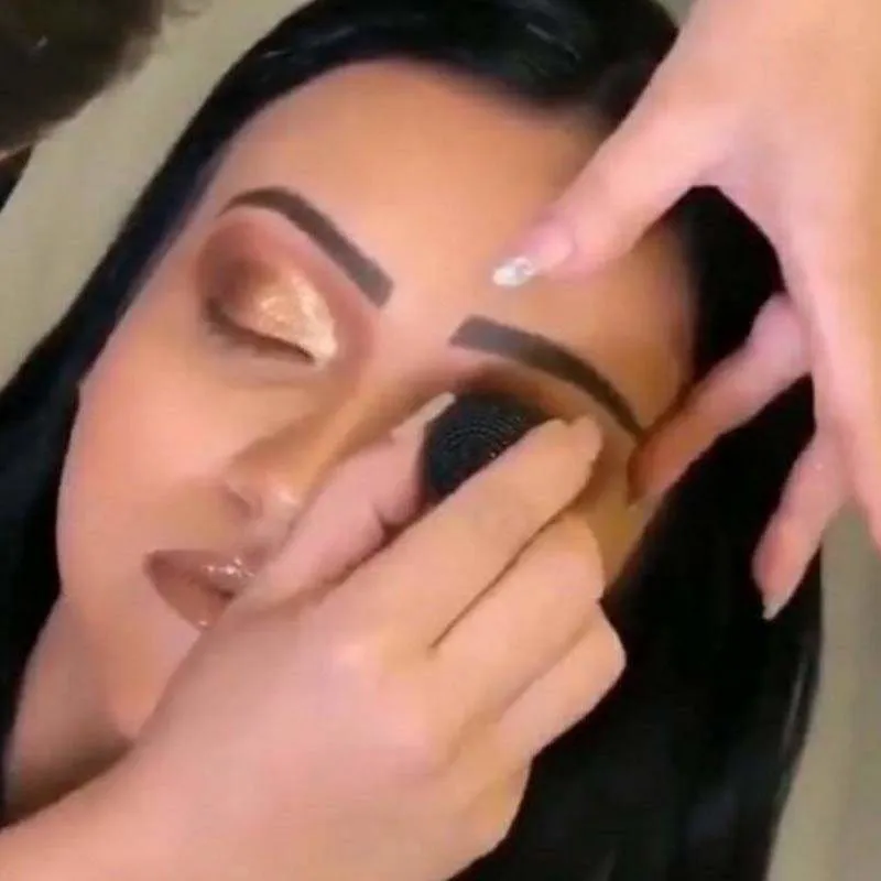 Magic Eye Shadow Stamp Crease